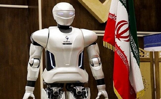 اولین ربات پستچی ایران برای توزیع مرسولات به میدان آمد 