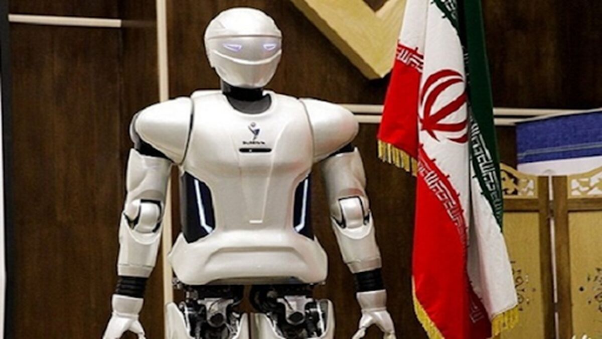 اولین ربات پستچی ایران برای توزیع مرسولات به میدان آمد 