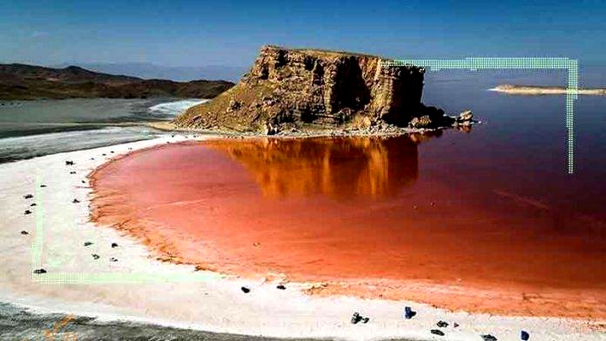 دریاچه ارومیه روز به روز در حال کوچکتر شدن