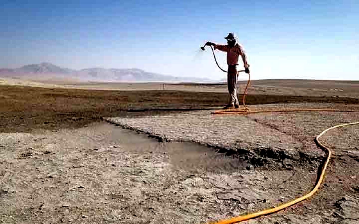 ابهام درباره مالچ‌پاشی دریاچه ارومیه

