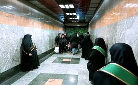 ما محترمانه حجاب سر زنان می‌کنیم


