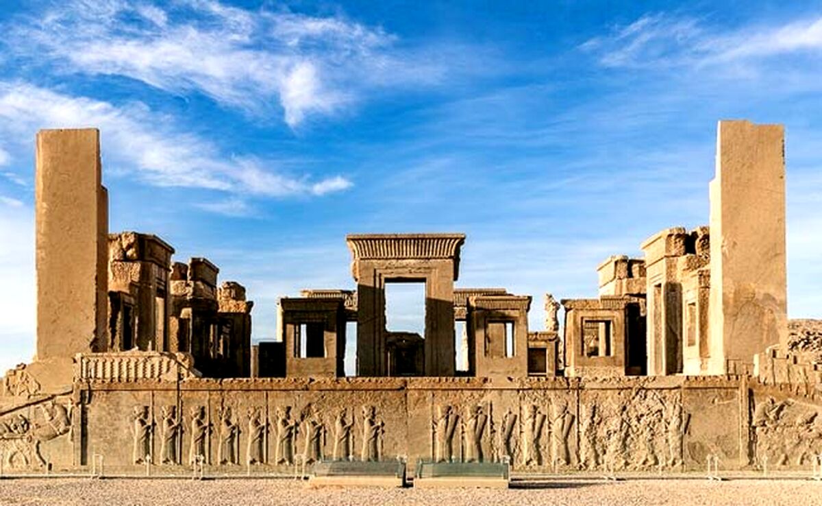 خطر جدی فرونشست در تخت جمشید

