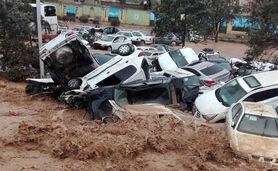 سیل وحشتناک در فارس خودروها را با خود برد+ ویدئو

