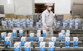 دامداران: پگاه 6 ماه است پول شیر ما را نمی‌دهد

