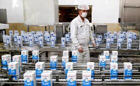 دامداران: پگاه 6 ماه است پول شیر ما را نمی‌دهد


