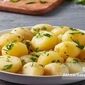 تجربه‌ای متفاوت از طعم‌های اروپایی؛ طرز تهیه سالاد سیب‌زمینی اتریشی برای روزهای گرم