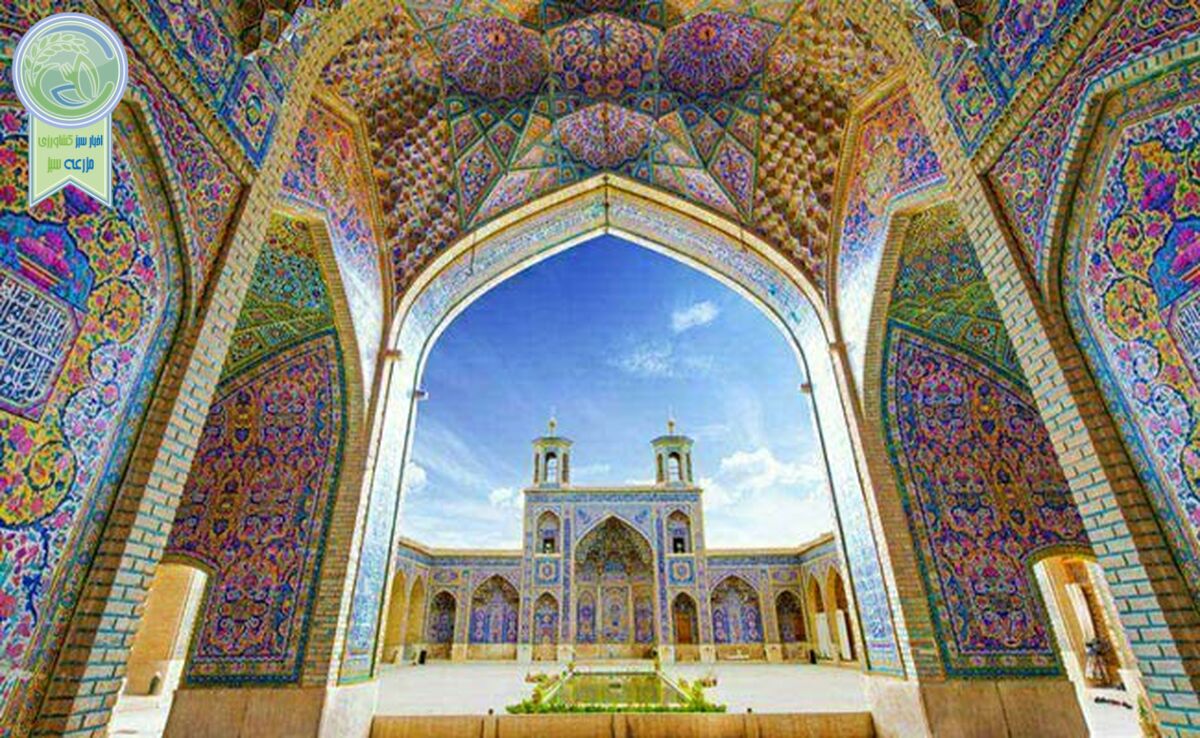 کاشی‌های رنگ‌پریده‌

